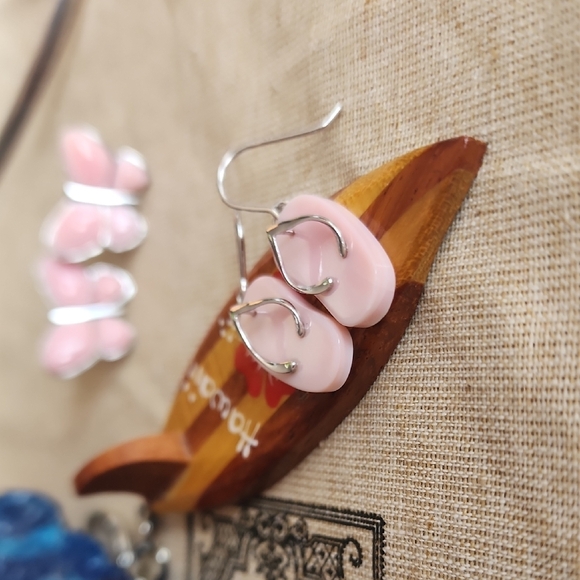 Pink Conch & Sterling Silver Sandal Earrings - Picture 4 of 6